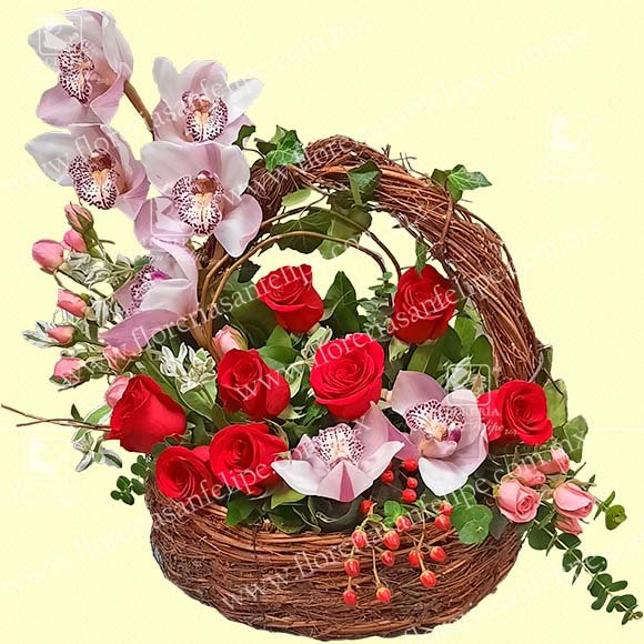 Canasta Artesanal con Orquídeas, Rosas y Minirosas